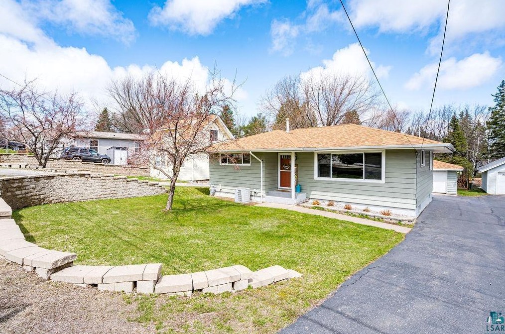 2424 Piedmont Ave, Duluth MN  55811-3256 exterior