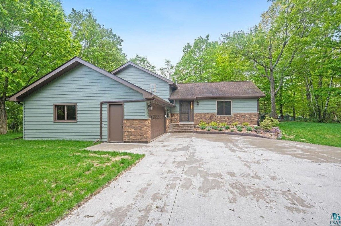 420 Hartley Ln, Duluth, MN 55803
