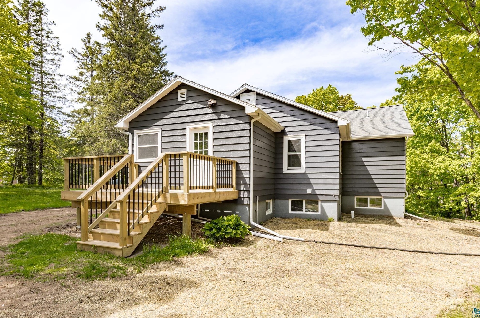 9410 Mountain Dr, Duluth, MN 55810-2035