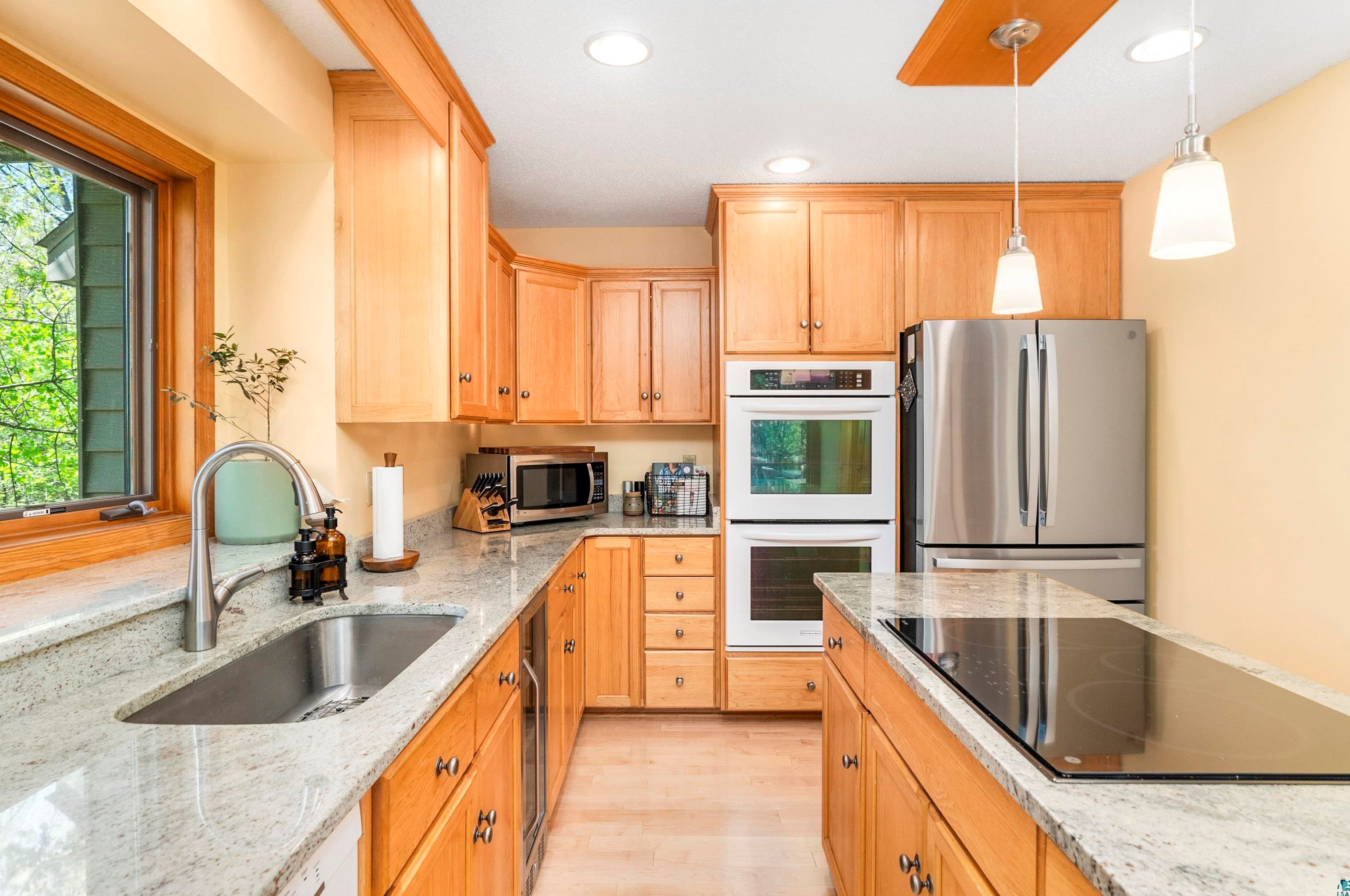 808 Ridgewood Rd, Duluth MN 55804-1733 exterior