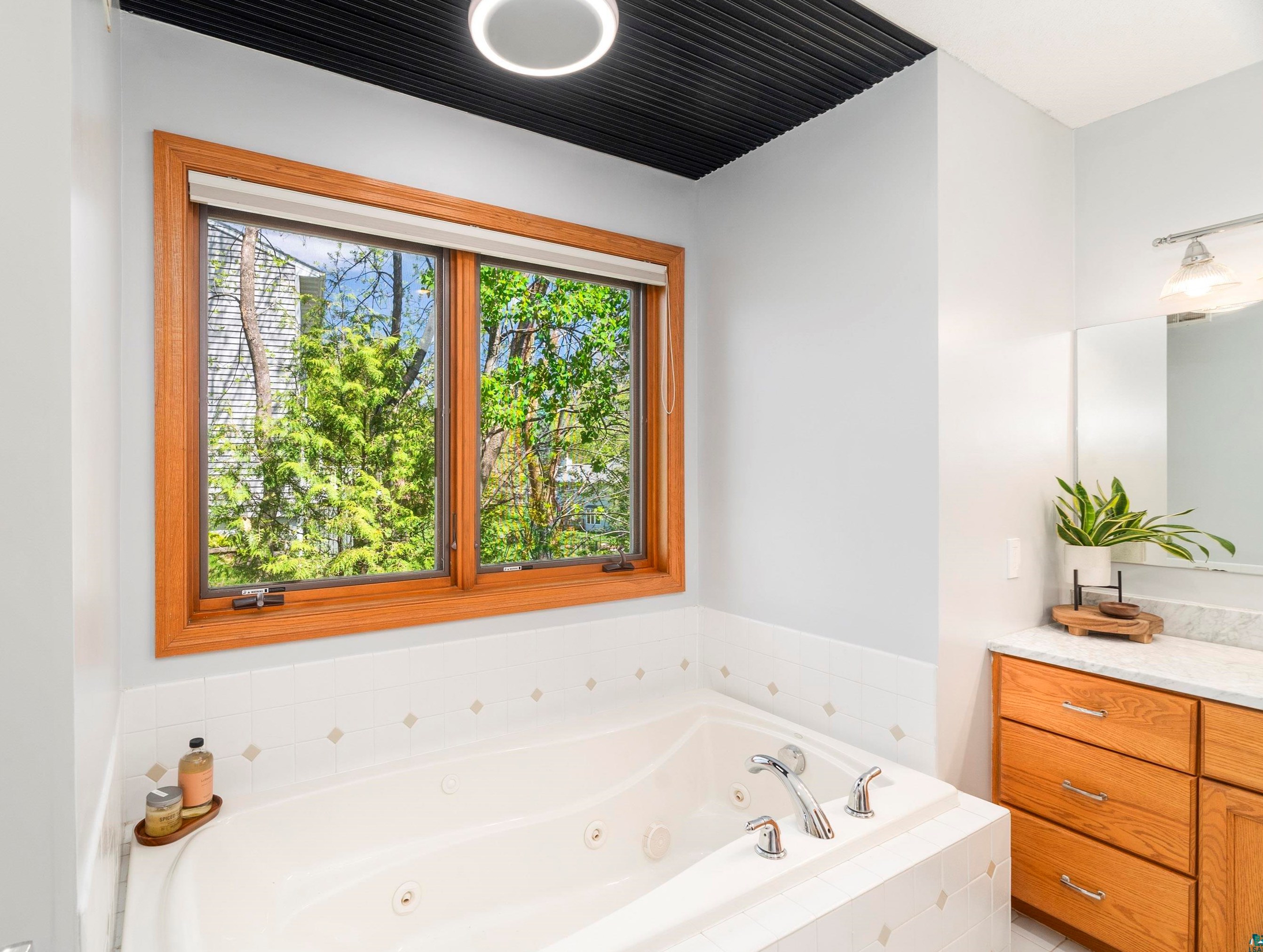 808 Ridgewood Rd, Duluth MN 55804-1733 exterior