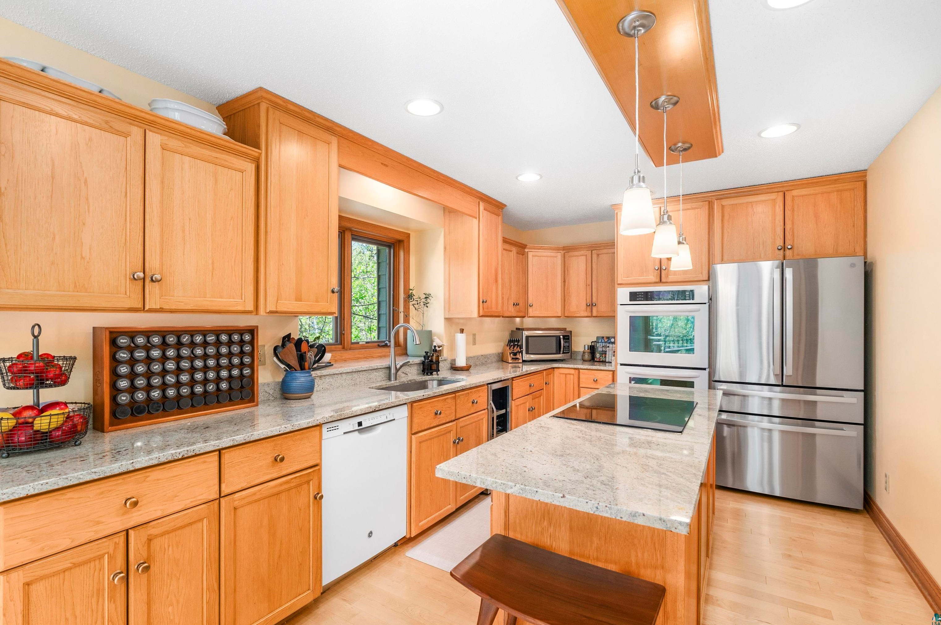 808 Ridgewood Rd, Duluth MN 55804-1733 exterior