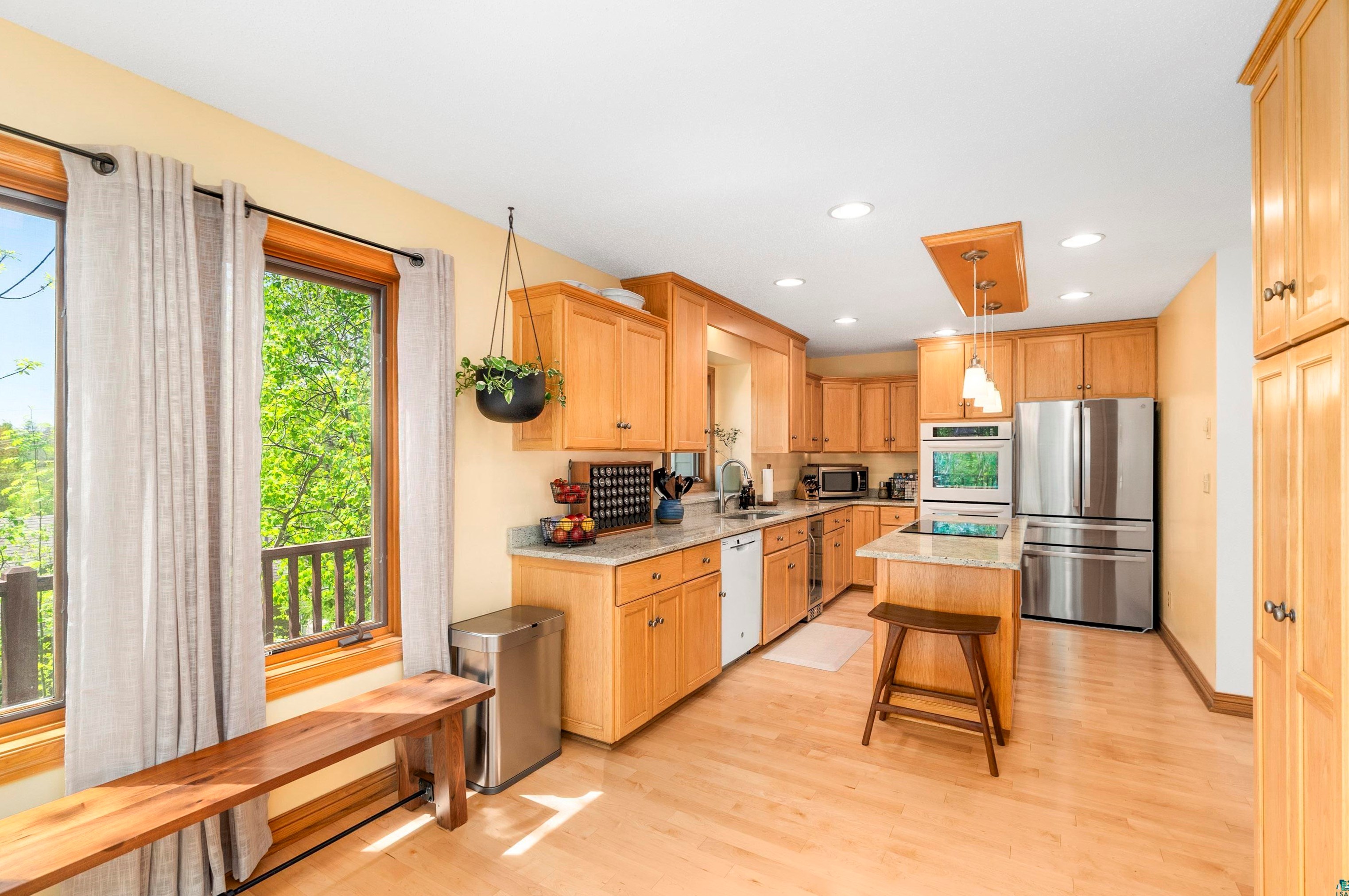 808 Ridgewood Rd, Duluth MN 55804-1733 exterior