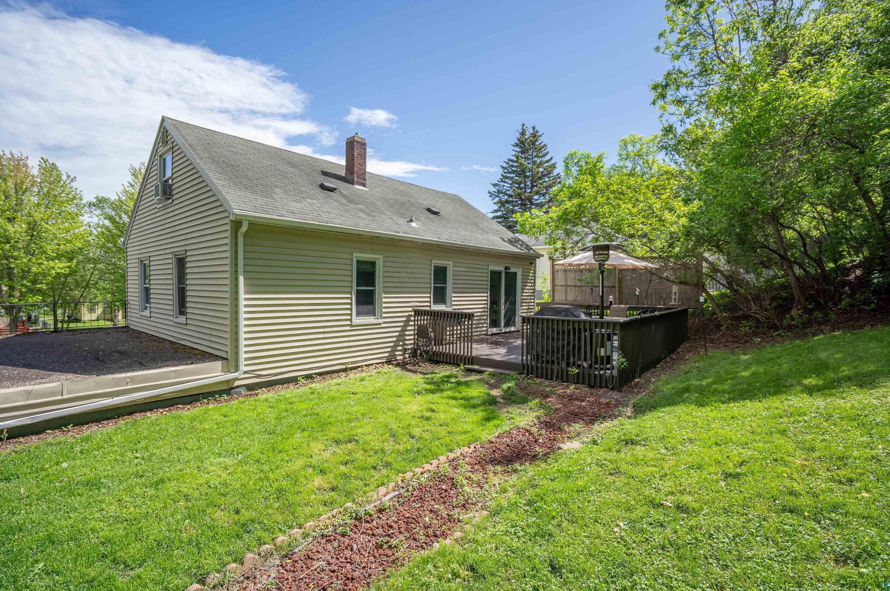 2509 15 St, Duluth MN 55806-1121 exterior