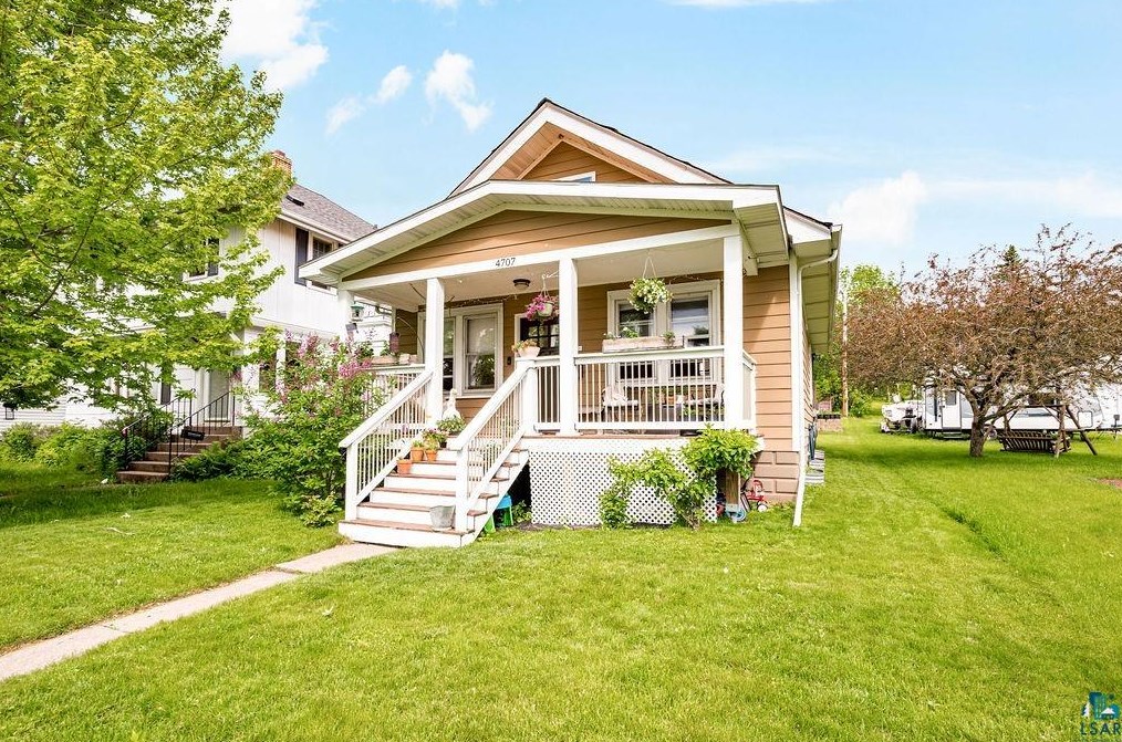 4707 W 7th St, Duluth, MN 55807