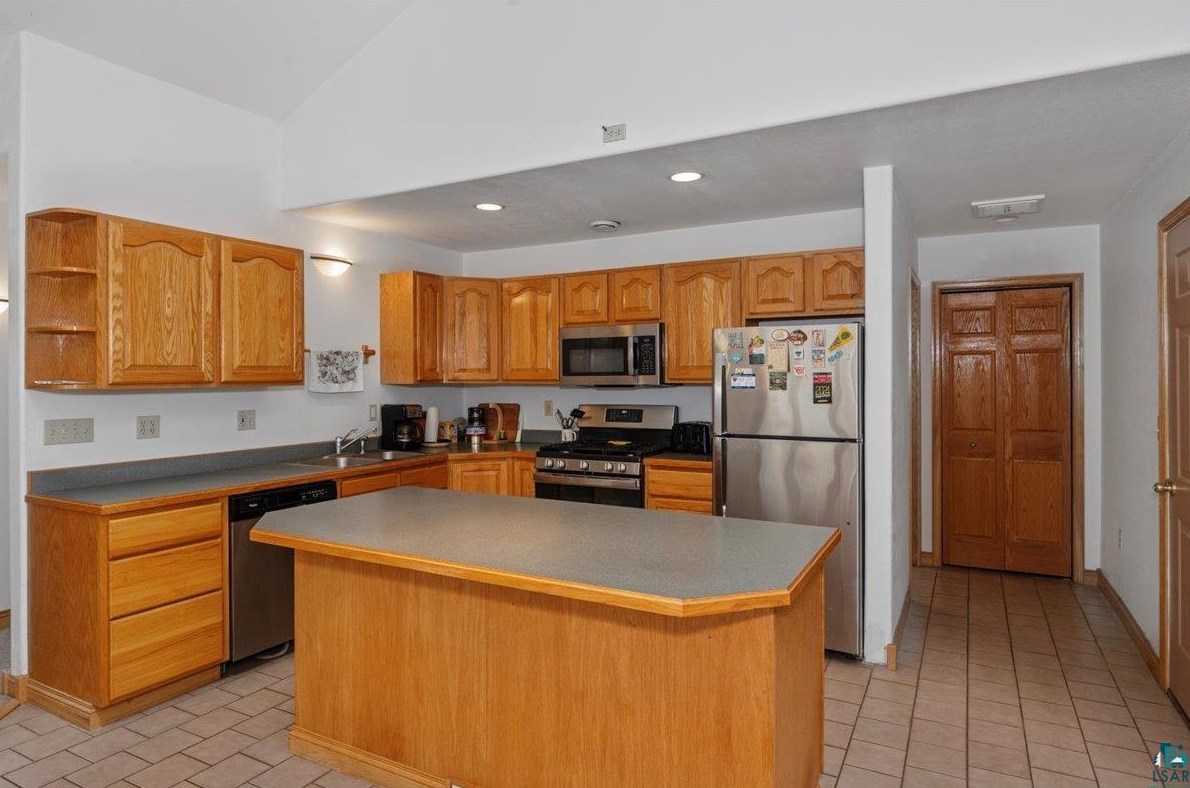 425 Jasper St, Scanlon, MN 55720
