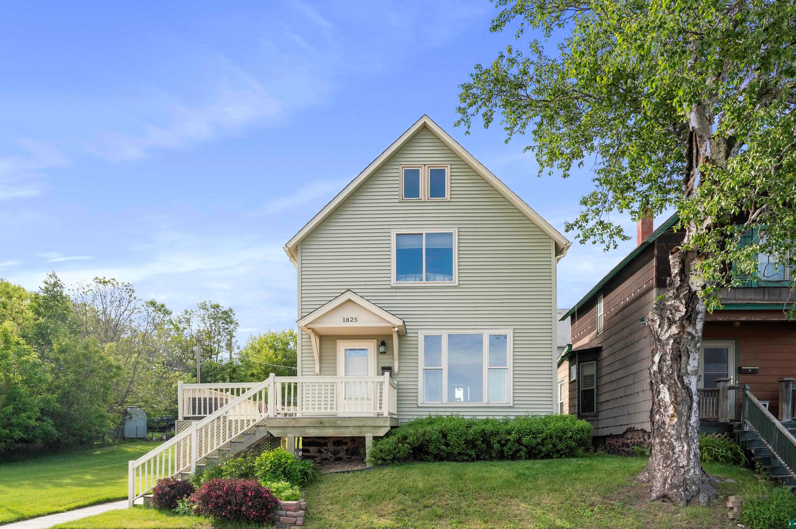1825 South St, Duluth, MN 55812-2041