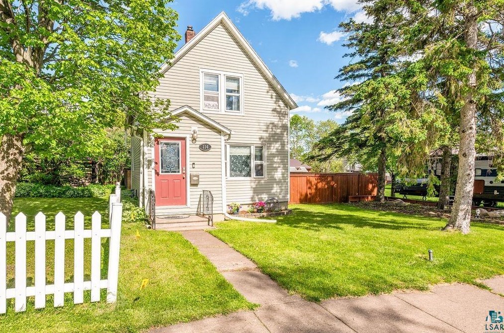 114 65th Ave, Duluth, MN 55807-1951