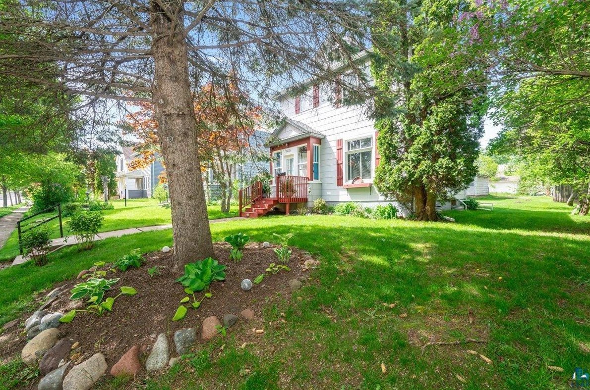 5225 Colorado St, Duluth, MN 55804-1613