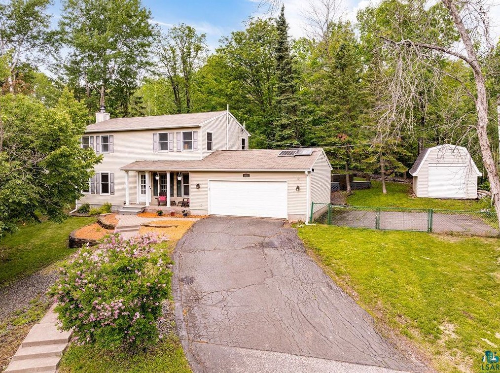 1031 Valley Dr, Duluth, MN 55804-1750