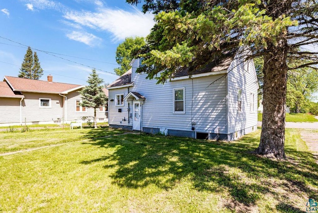 1432 Ave C, Scanlon, MN 55720