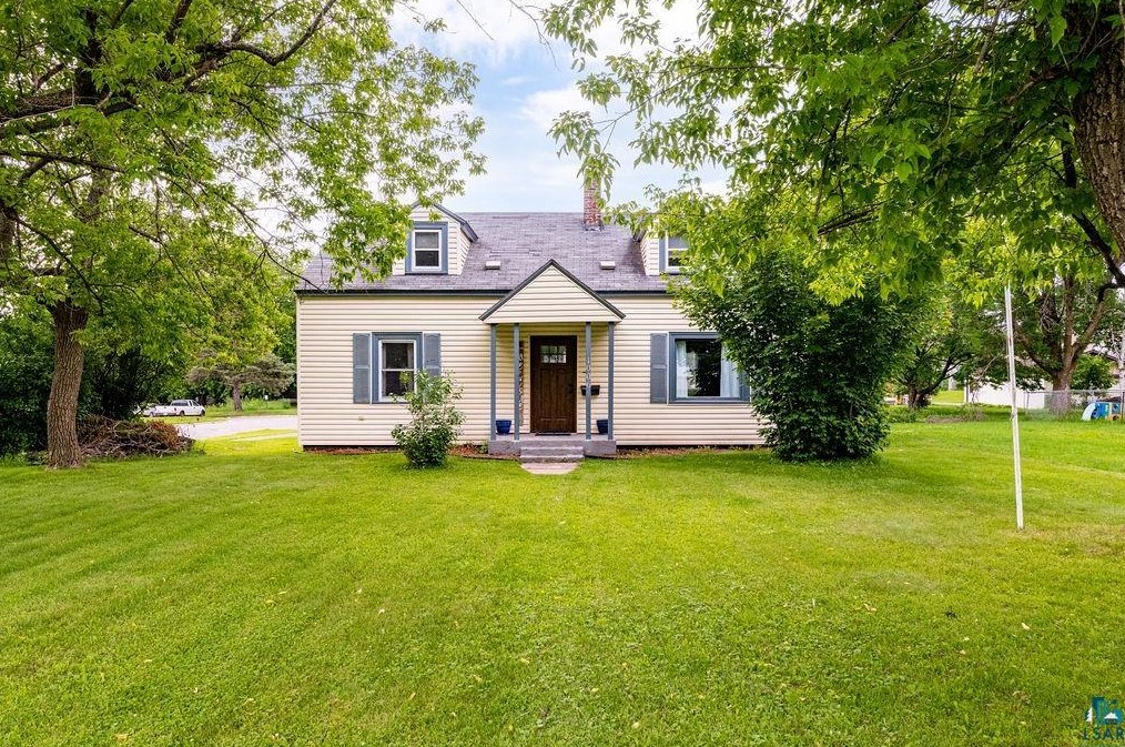 1006 14th St, Scanlon, MN 55720