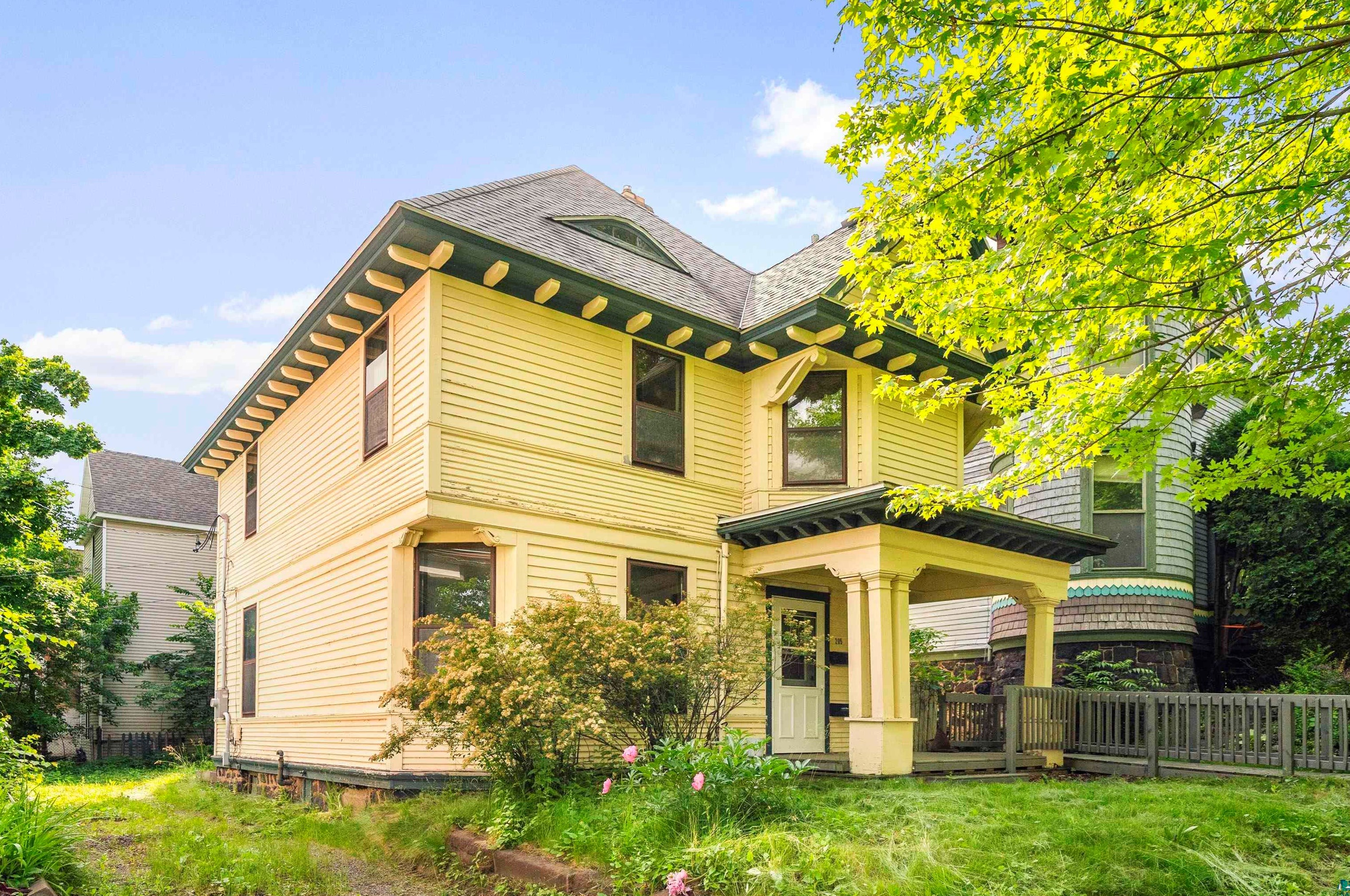 205 S 16th Ave E, Duluth, MN 55812