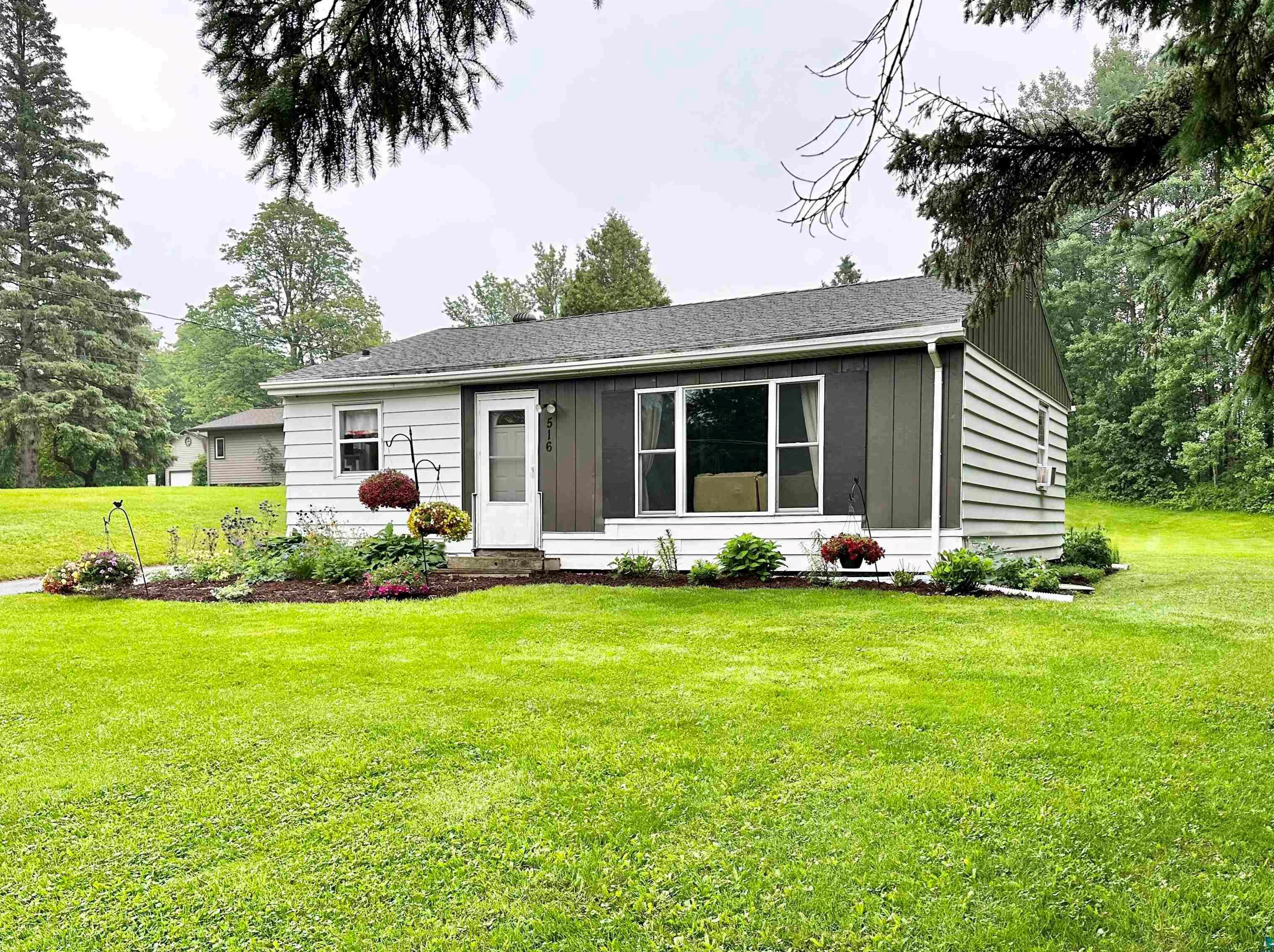 516 Quince St, Duluth, MN 55811-3338