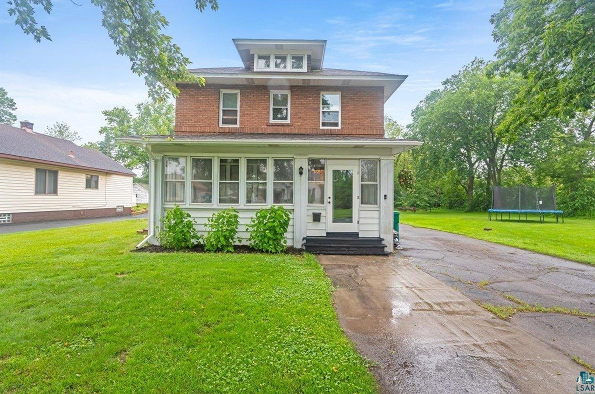 325 6th St, Scanlon, MN 55720