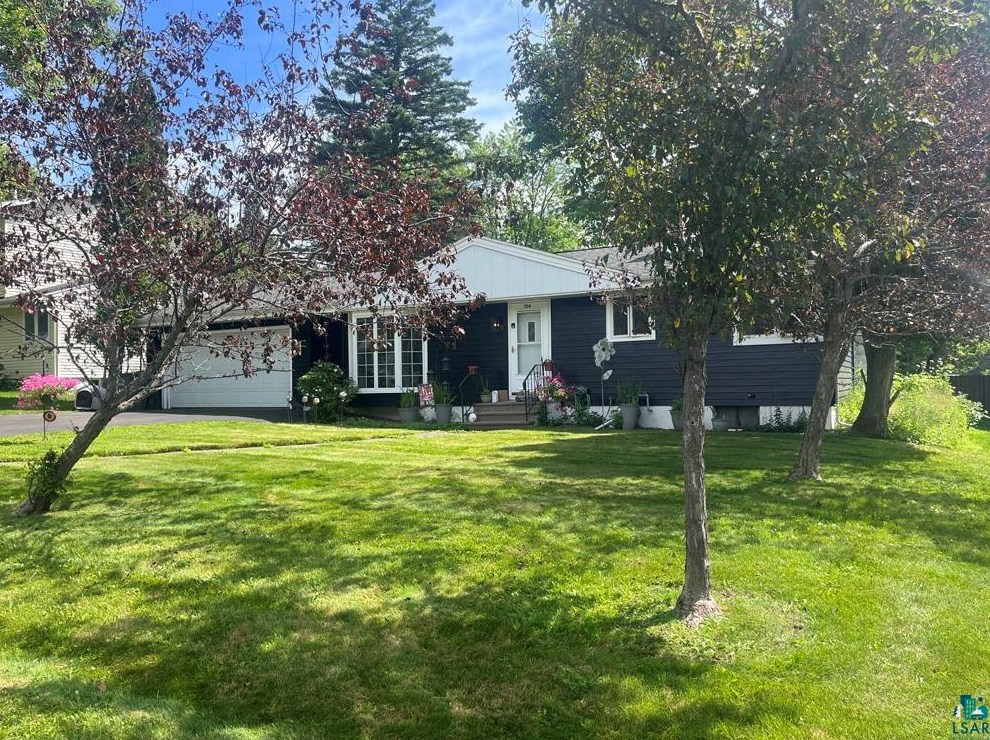 704 Ebony Ave, Duluth, MN 55811