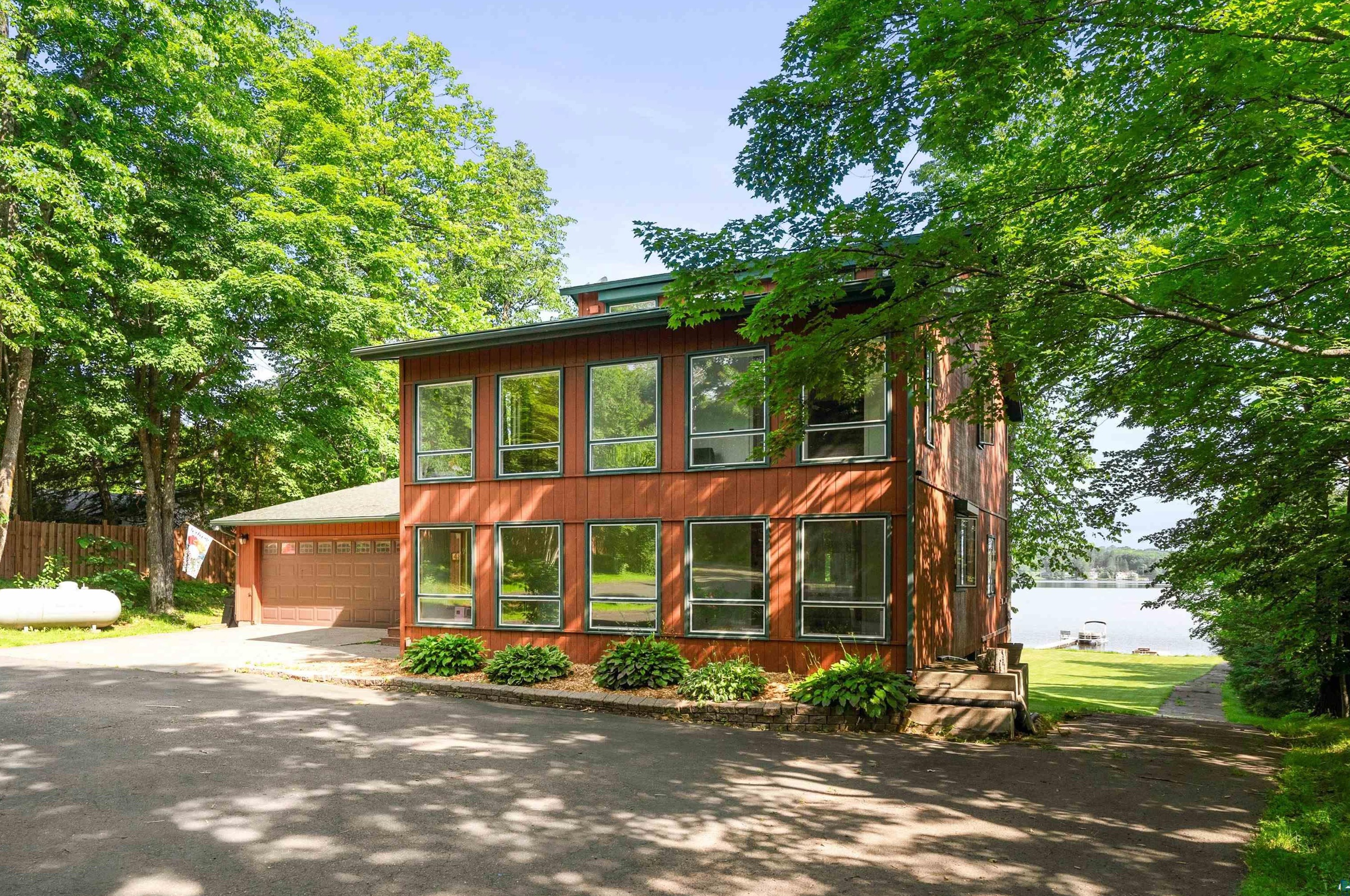4893 Lakeway Dr, Duluth, MN 55811