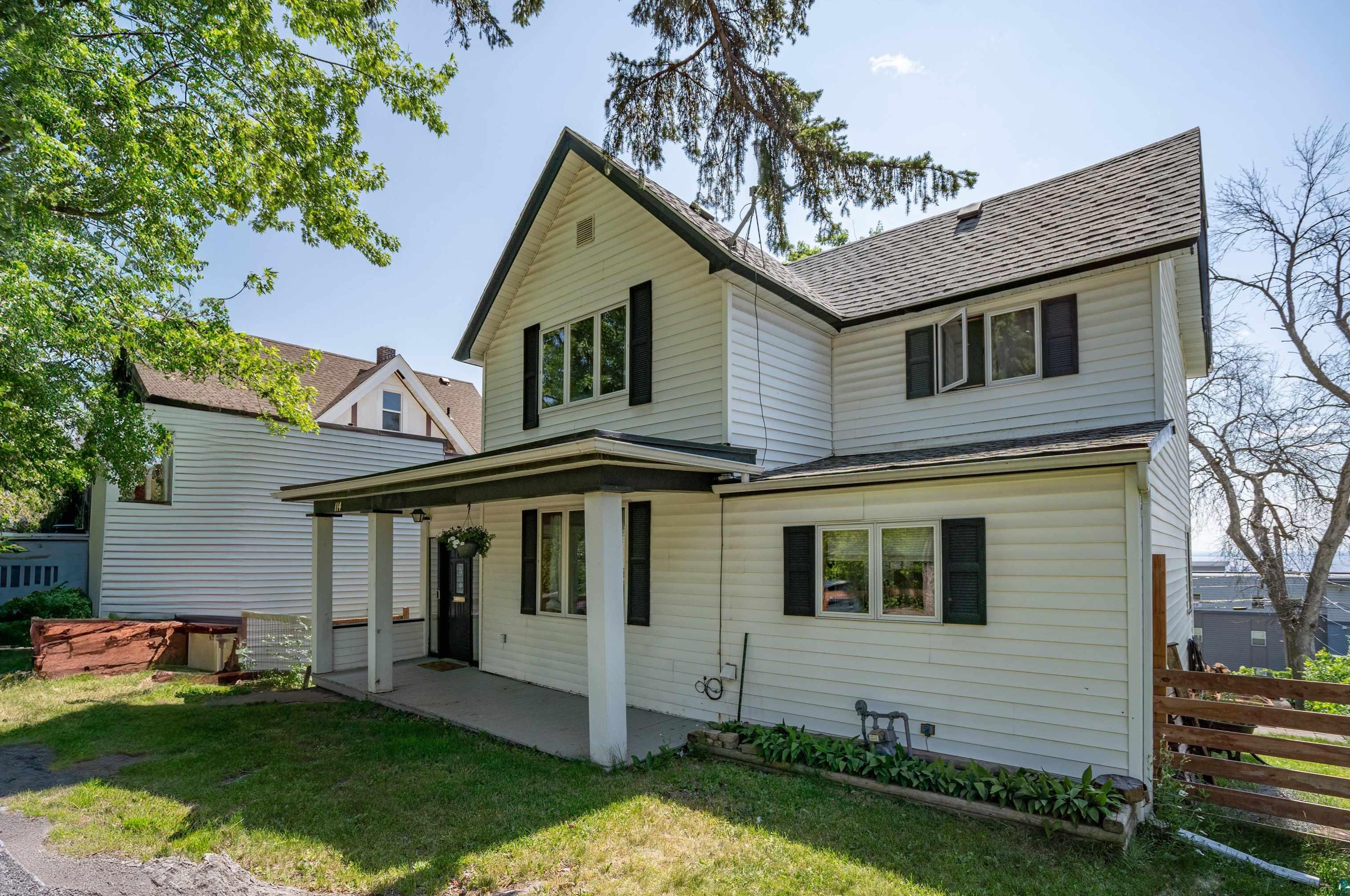 114 5th St, Duluth MN  55805-1714 exterior