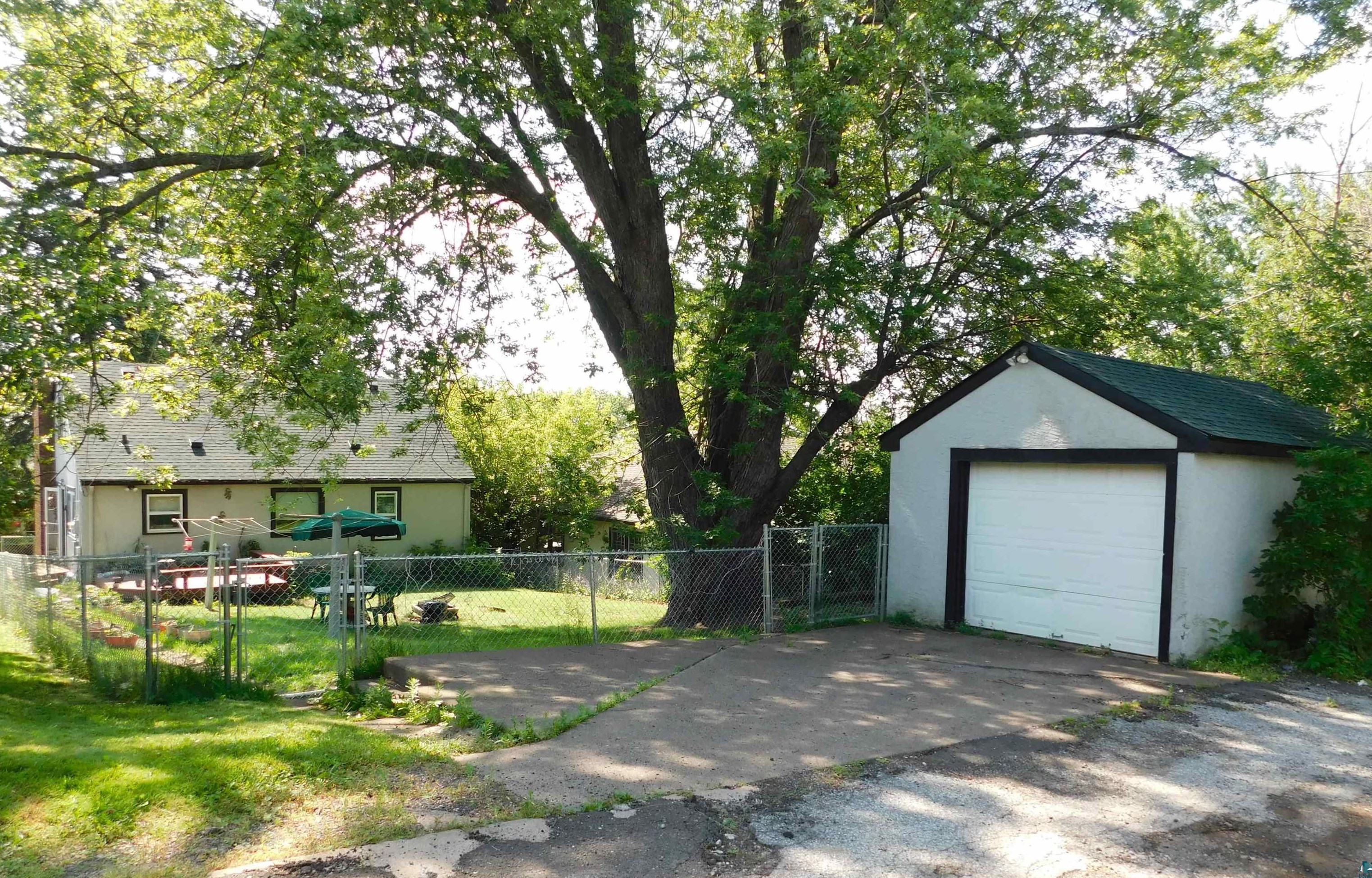2215 5th St, Duluth MN  55806-1507 exterior