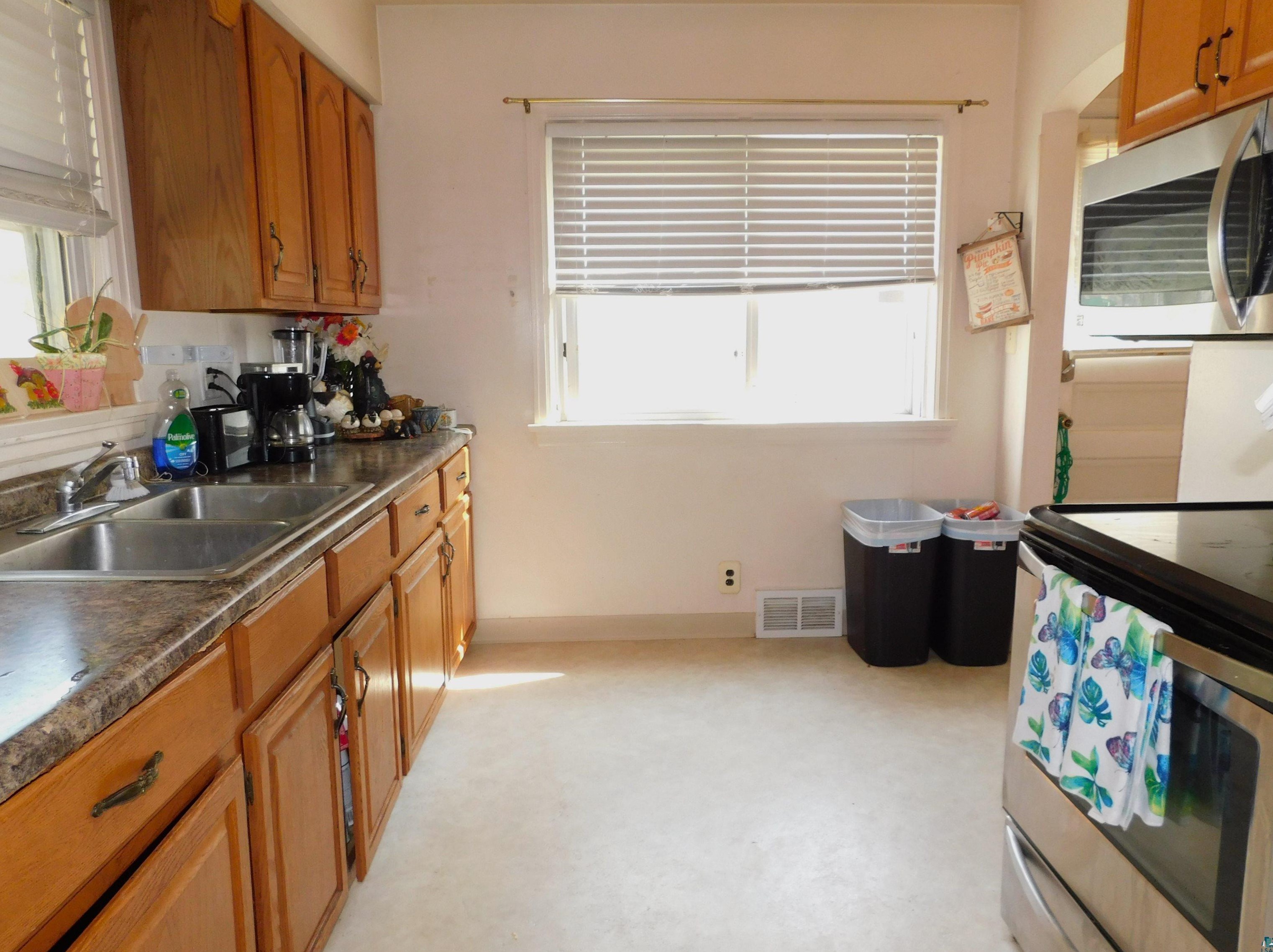 2215 5th St, Duluth MN  55806-1507 exterior