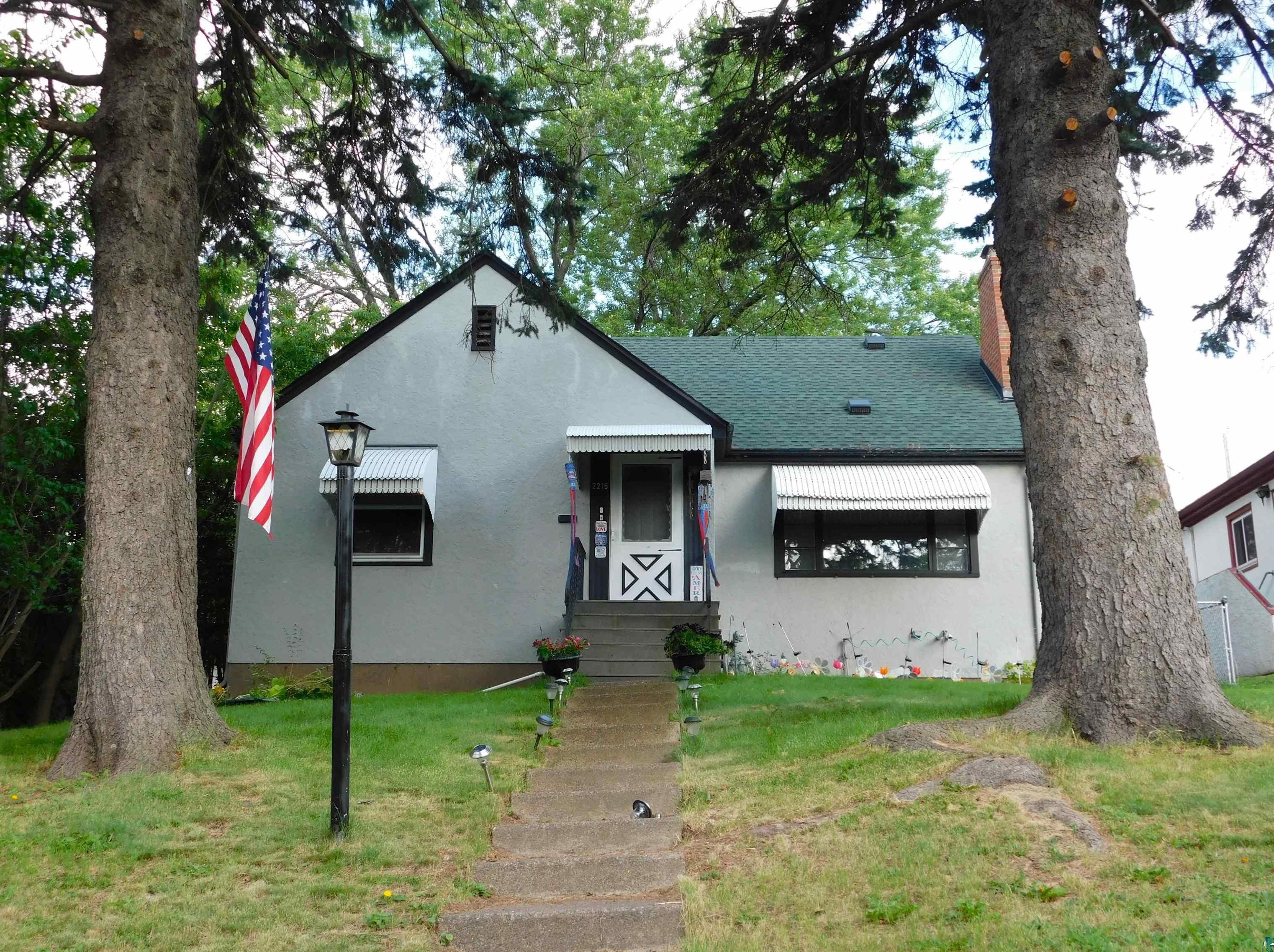 2215 5th St, Duluth MN  55806-1507 exterior