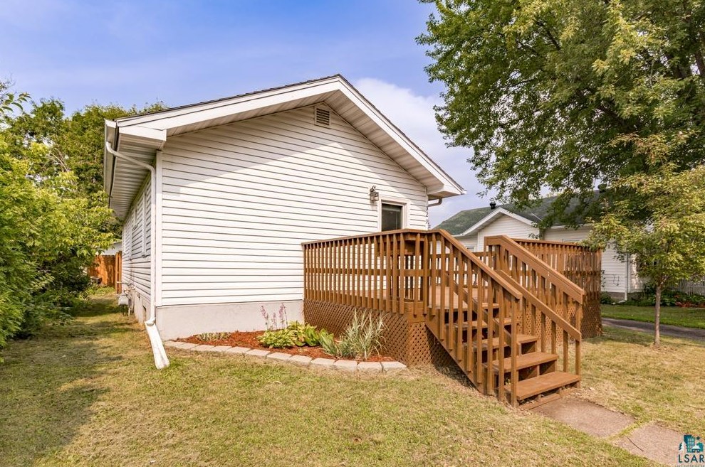 329 10th St, Scanlon, MN 55720