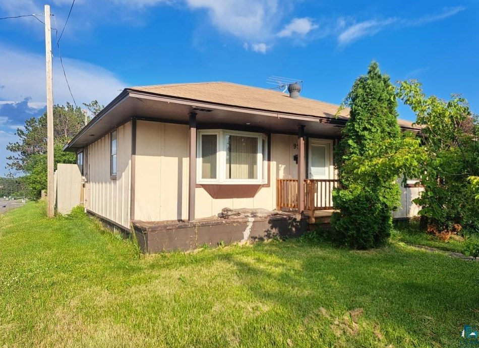 924 Spring Lake Rd, Scanlon, MN 55720