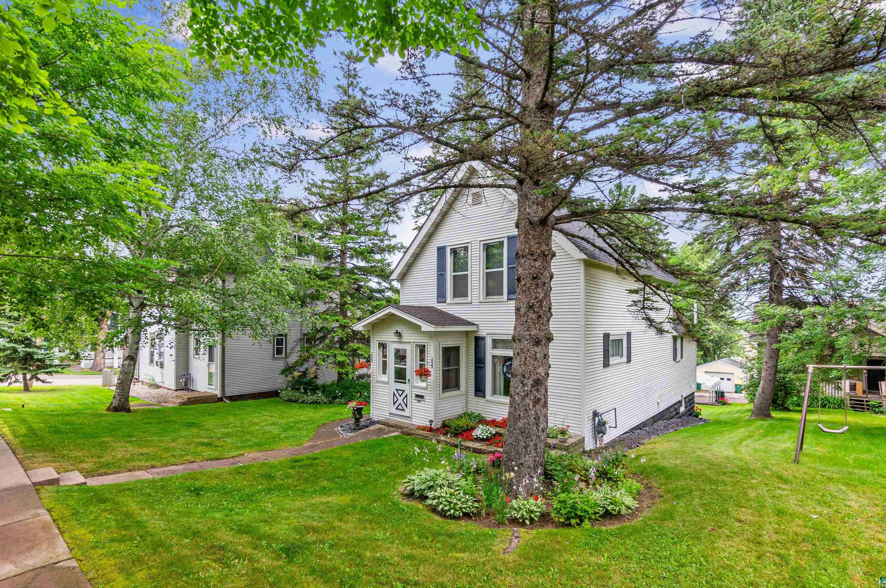 2406 8th St, Duluth MN  55806-1545 exterior