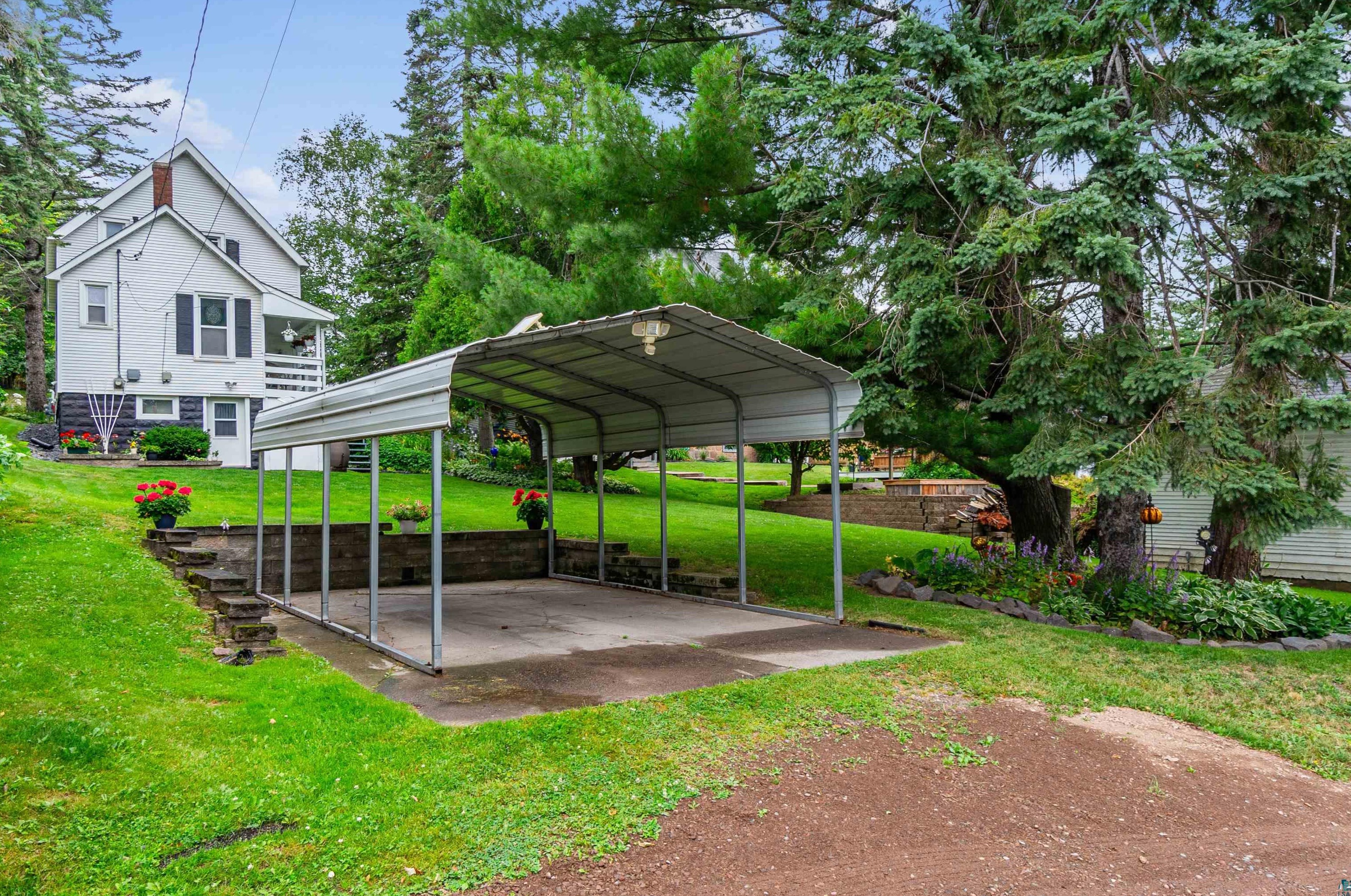 2406 8th St, Duluth MN  55806-1545 exterior