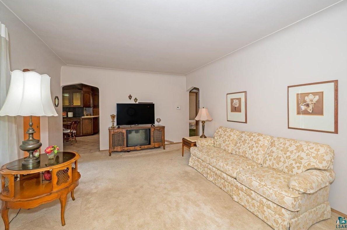 2243 Selmser Ave, Scanlon, MN 55720