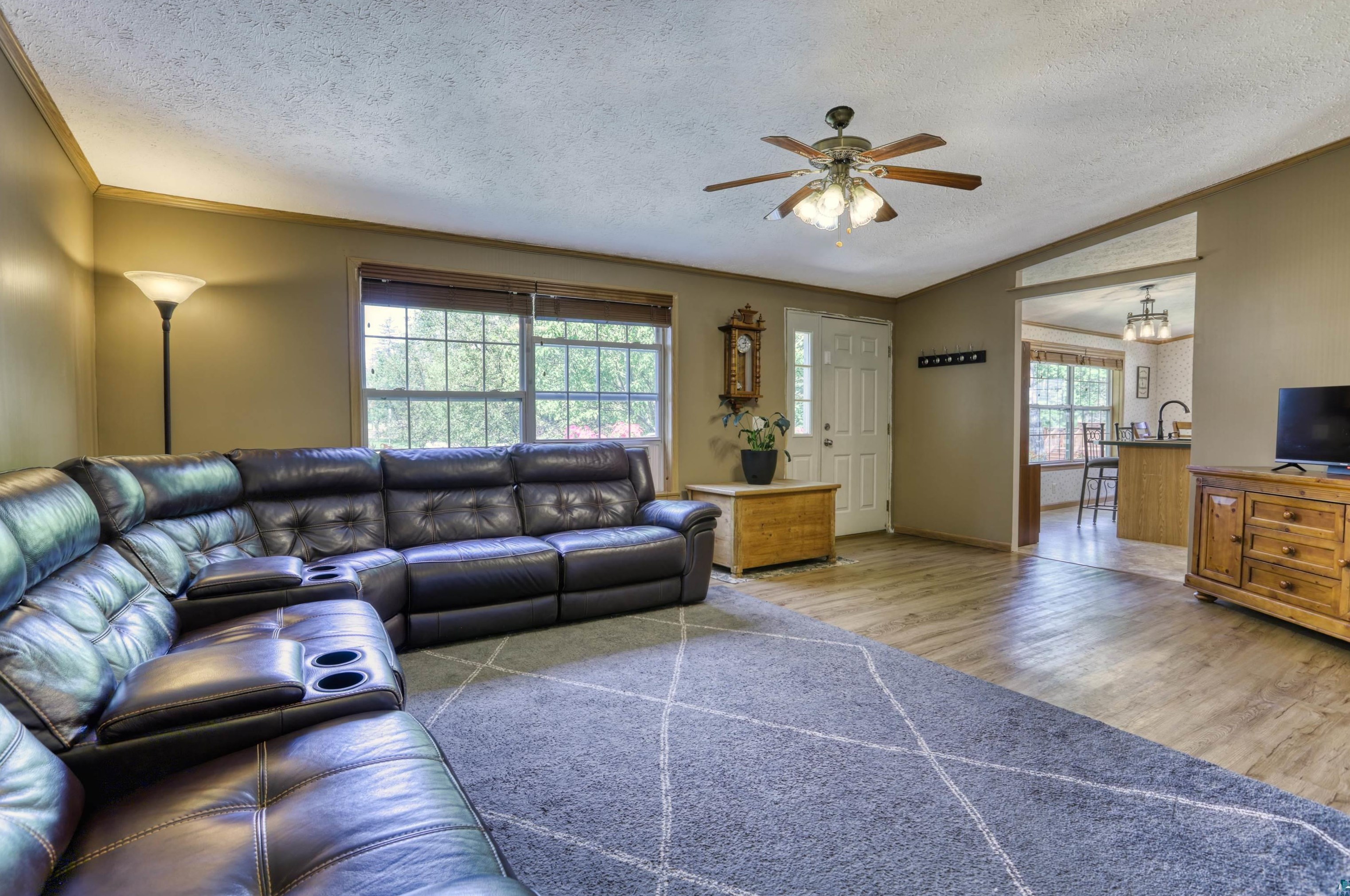 1216 14th St, Scanlon, MN 55720