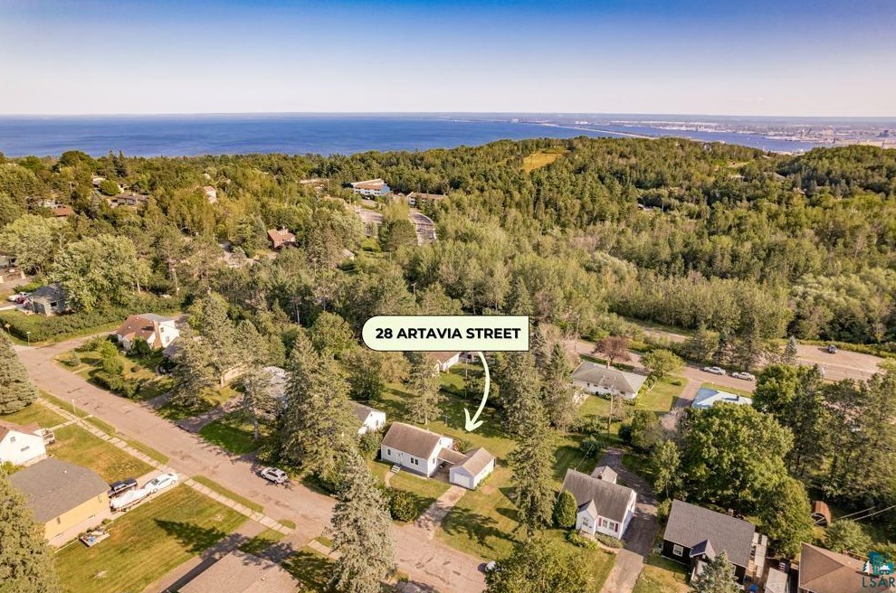 28 Artavia St, Duluth, MN 55811