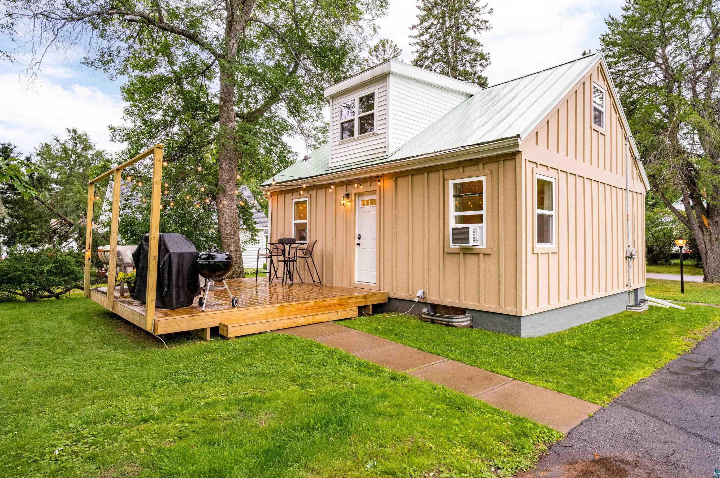 1302 Eklund Ave, Duluth, MN 55811