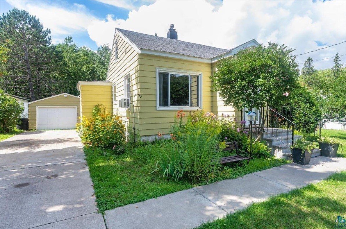 1323 Eklund Ave, Duluth, MN 55811