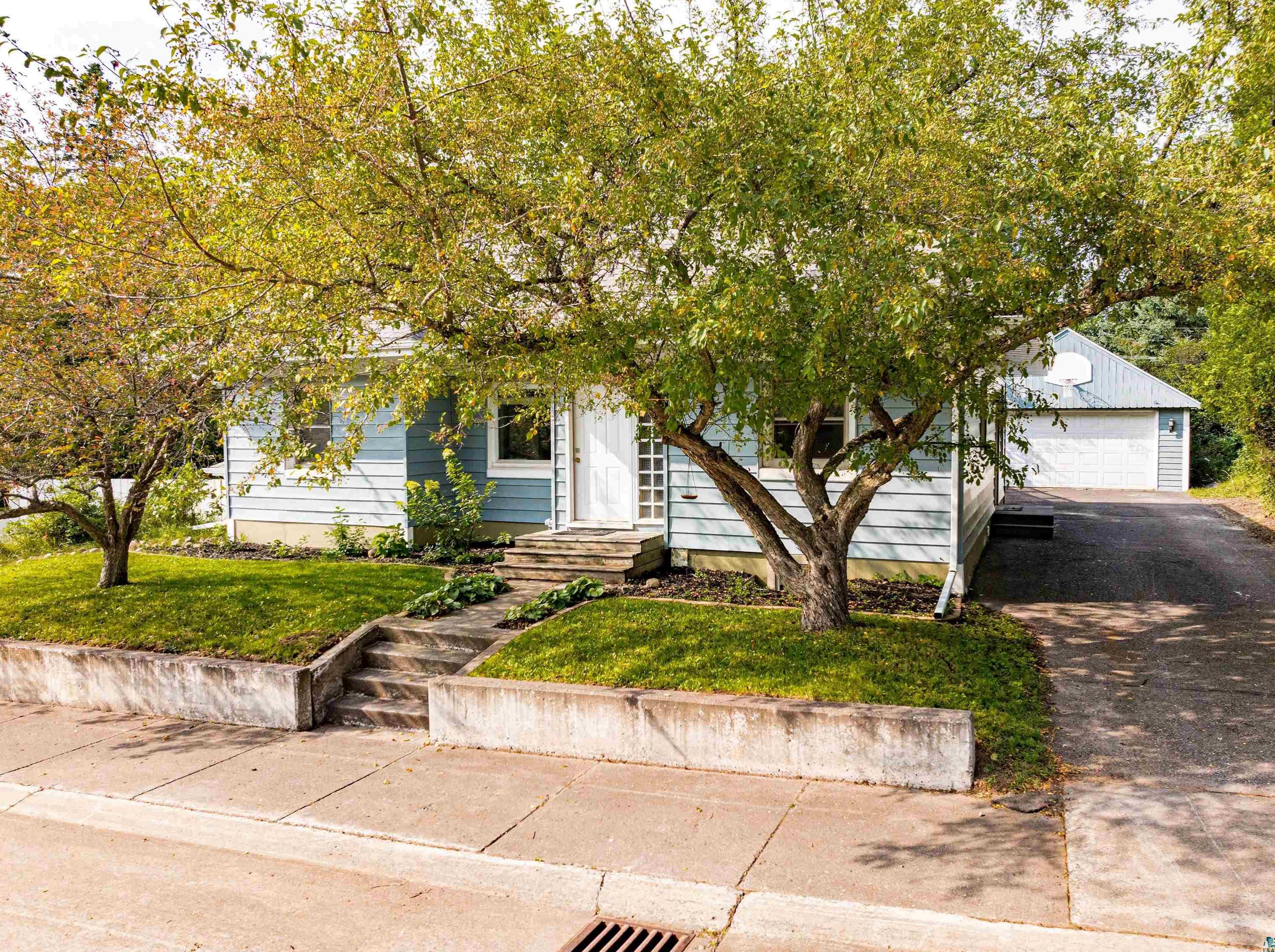 2105 Doddridge Ave, Scanlon, MN 55720