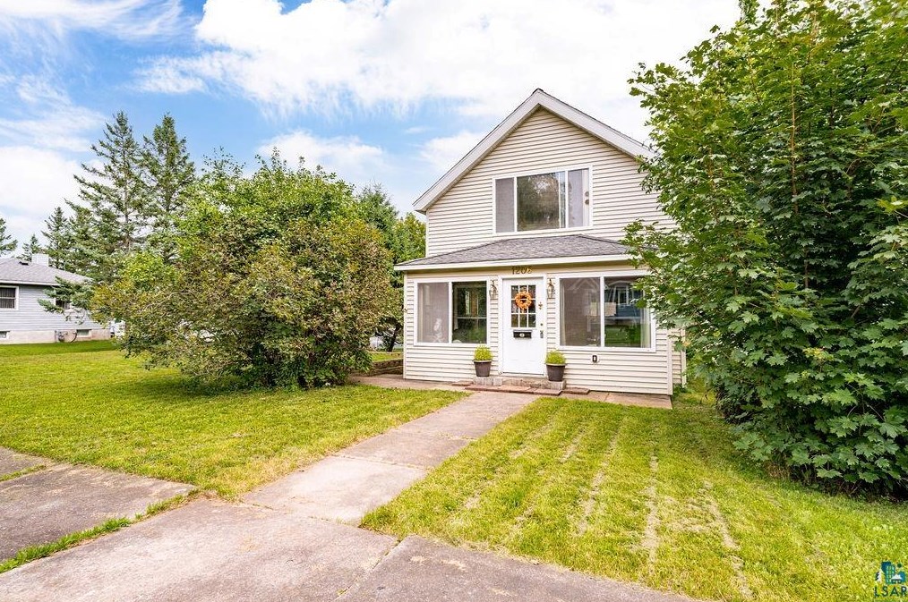 1206 99th Ave W, Duluth, MN 55808