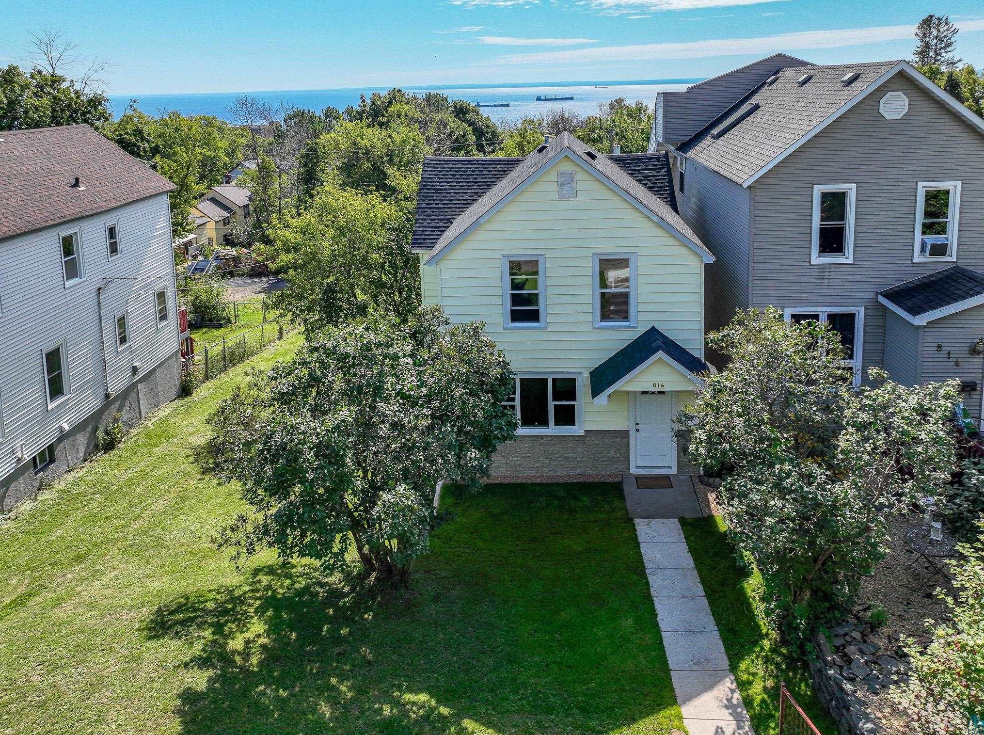 816 E 7th St, Duluth, MN 55805