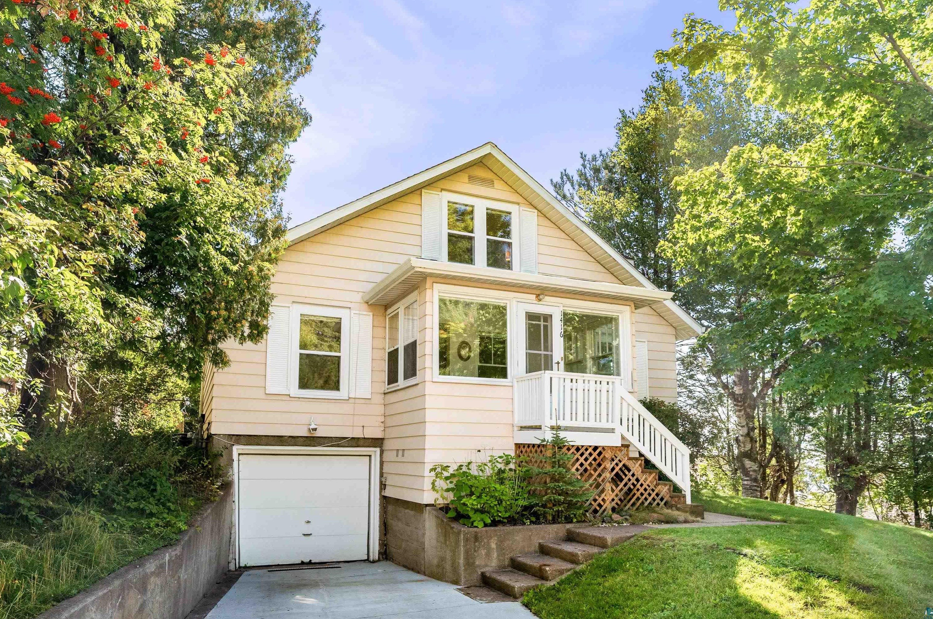 1416 N 9th Ave E, Duluth, MN 55805