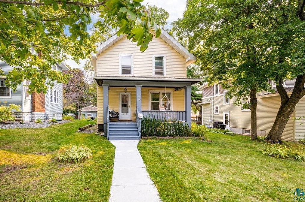 908 Grandview Ave, Duluth, MN 55812-1146