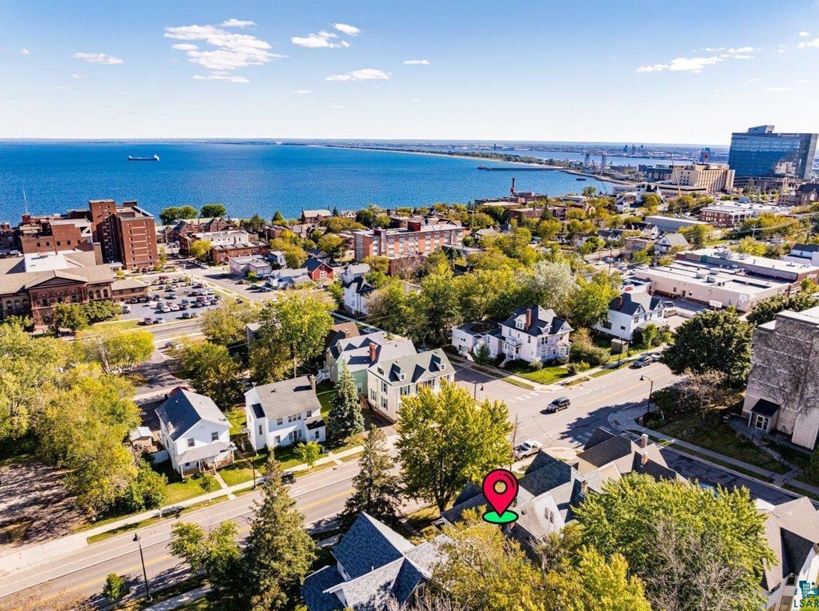905 4 St, Duluth MN 55805-1730 exterior