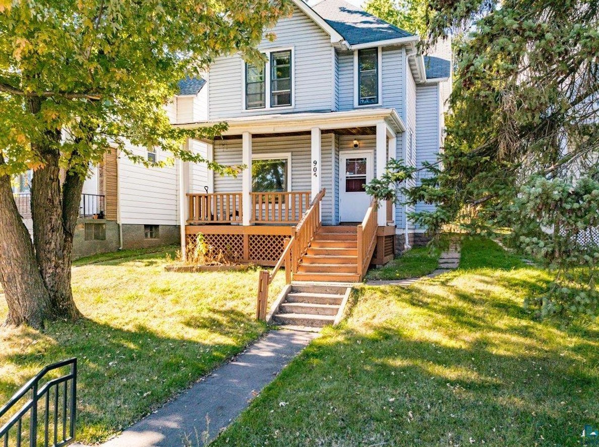 905 4th St, Duluth, MN 55806-2247