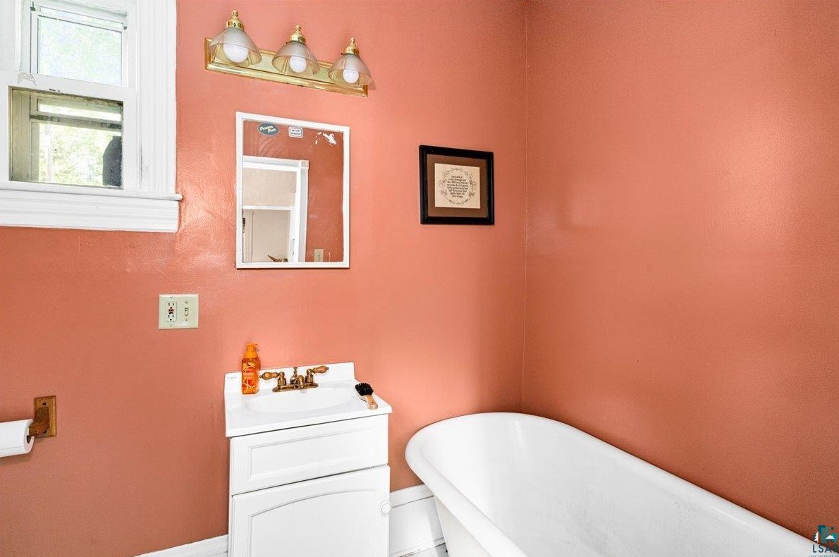 905 4 St, Duluth MN 55805-1730 exterior