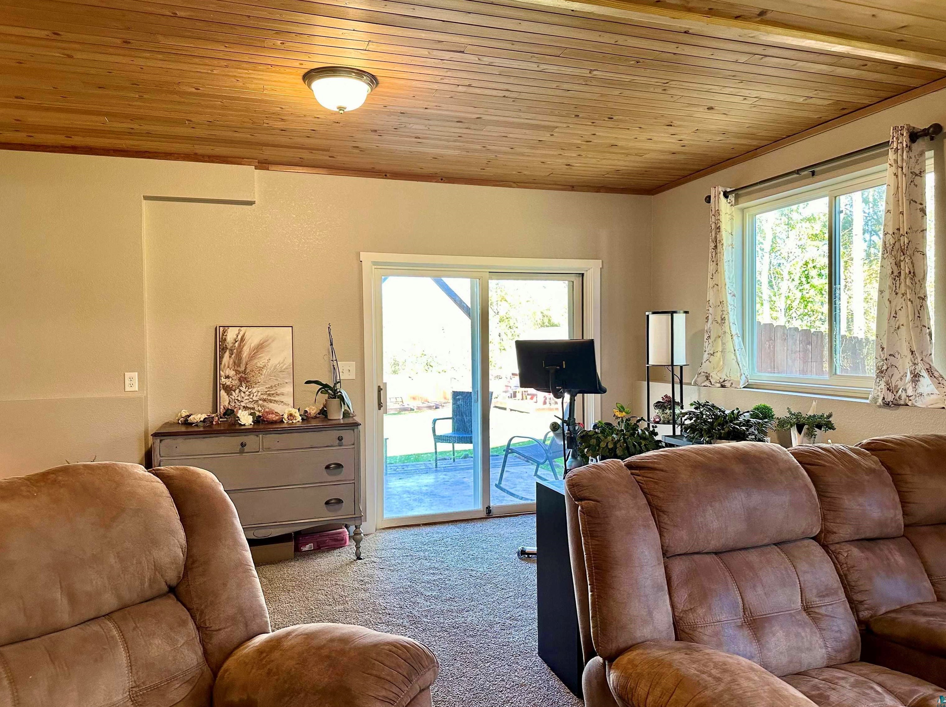 901 6 St, Duluth MN 55806-2303 exterior