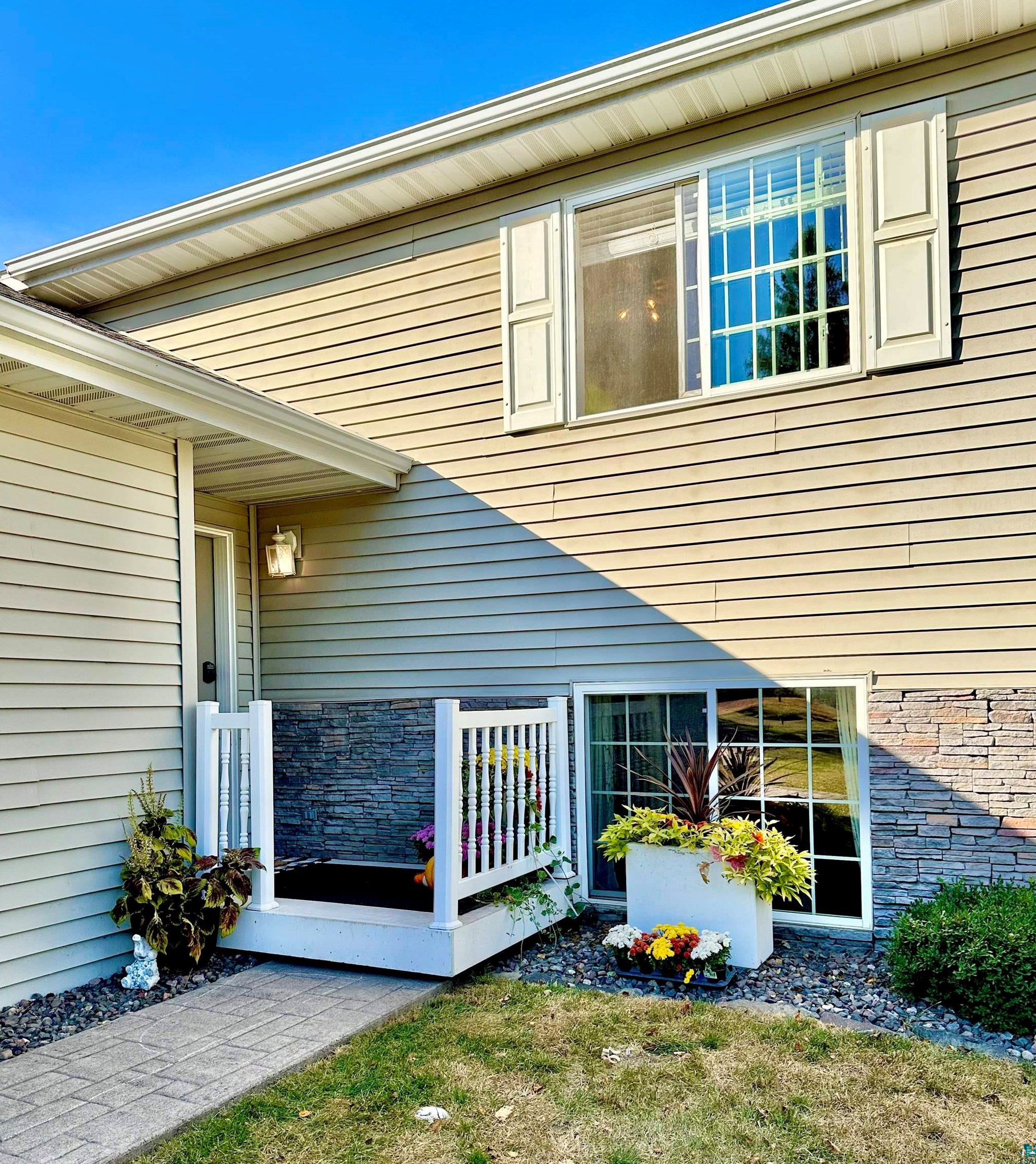 901 6 St, Duluth MN 55806-2303 exterior