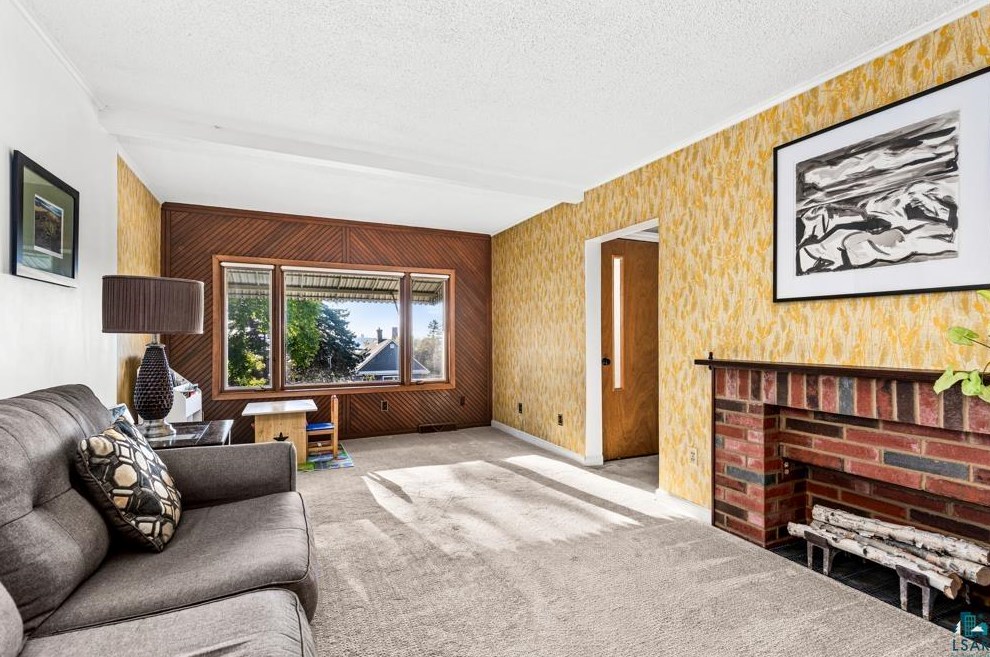 2411 6 St, Duluth MN 55810-2240 exterior