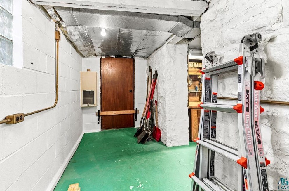 2411 6 St, Duluth MN 55810-2240 exterior