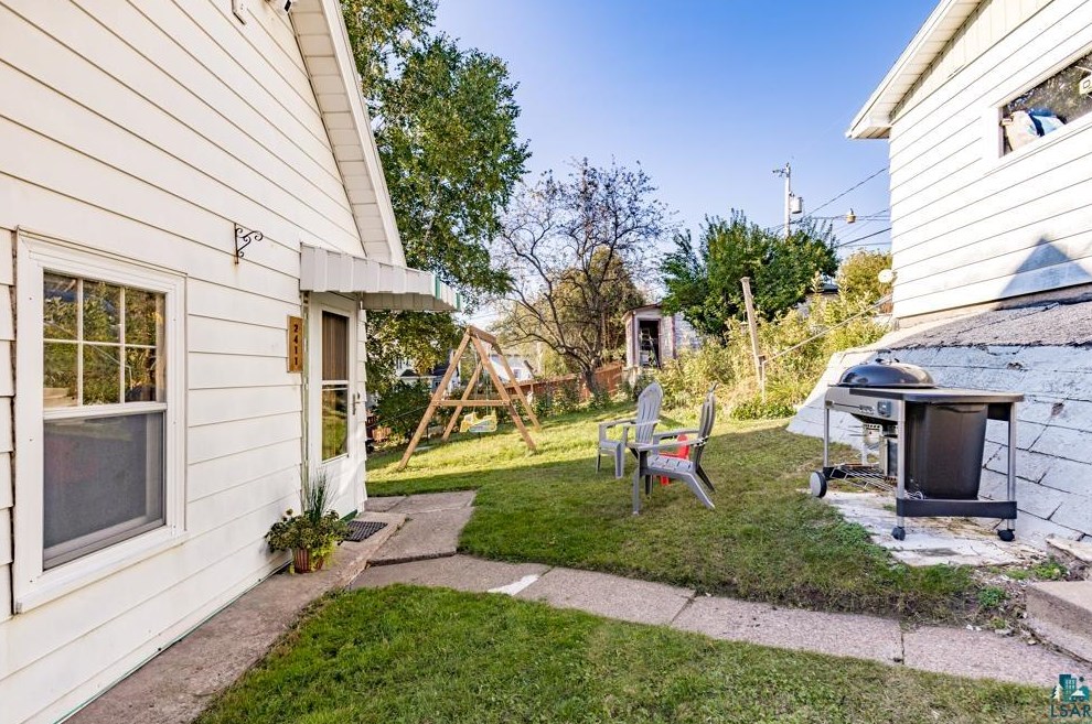 2411 6 St, Duluth MN 55810-2240 exterior