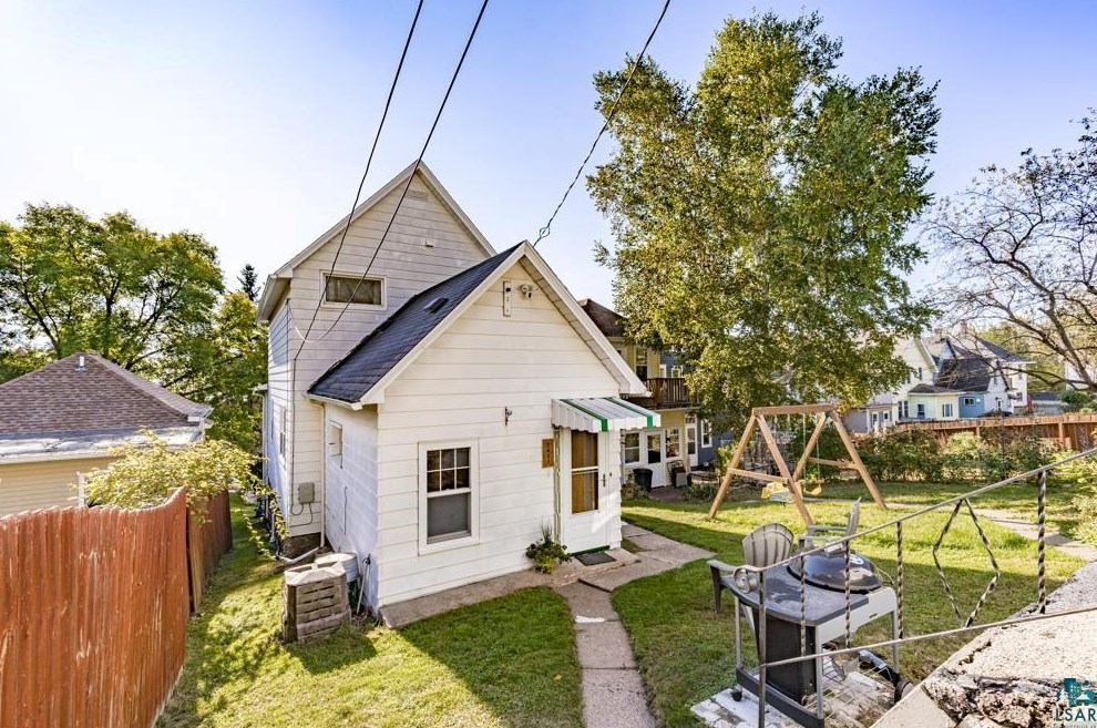 2411 6 St, Duluth MN 55810-2240 exterior