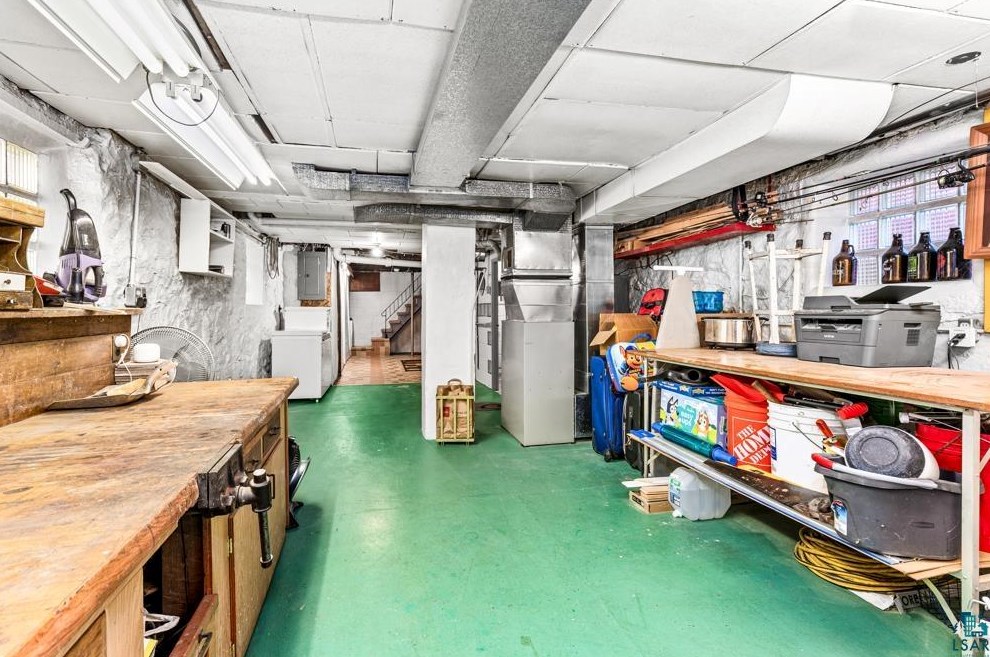 2411 6 St, Duluth MN 55810-2240 exterior