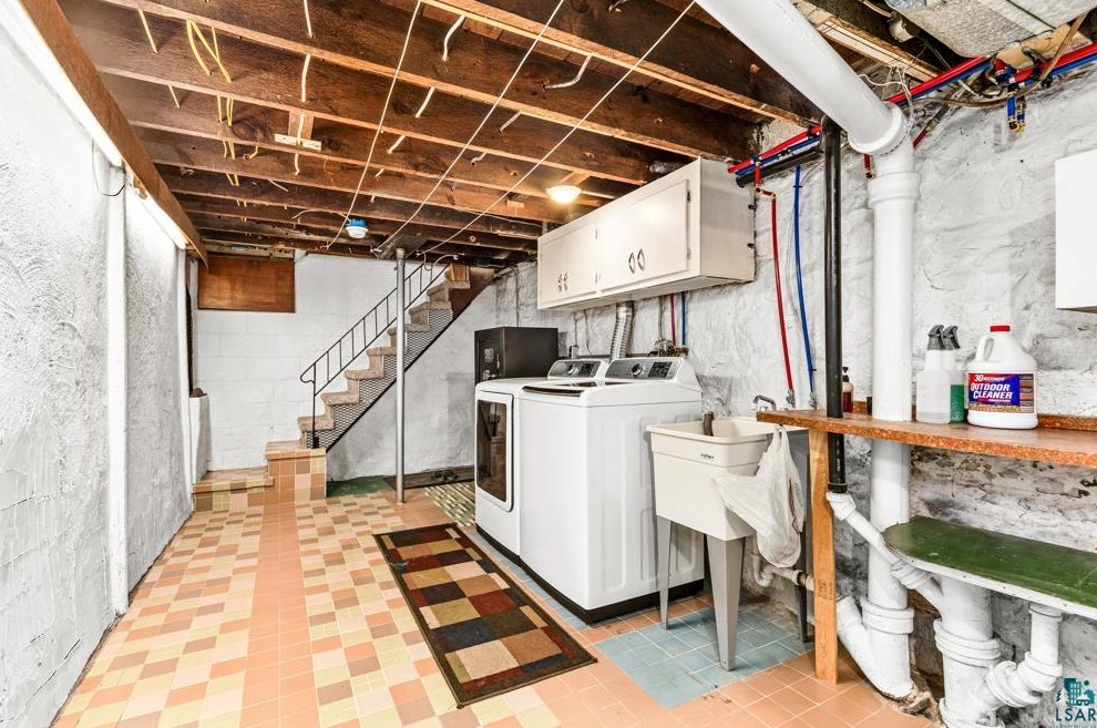 2411 6 St, Duluth MN 55810-2240 exterior